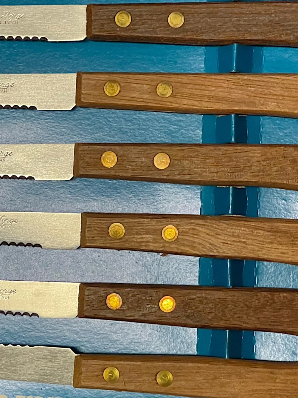 Frontier Forge Serrated Blade Riveted Wood Grain Handle Steak Knives Set of 5